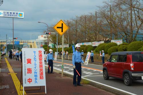 ドライバーに交通安全意識を高める活動を行いました