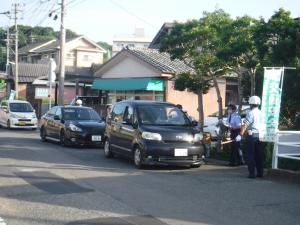 通学路を通行する車両に安全運転啓発を行いました