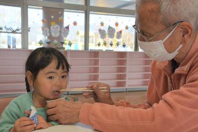 ぜんざい会に参加された親子