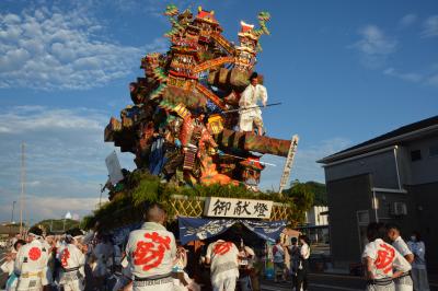 本能寺の変をテーマに飾られた人形山