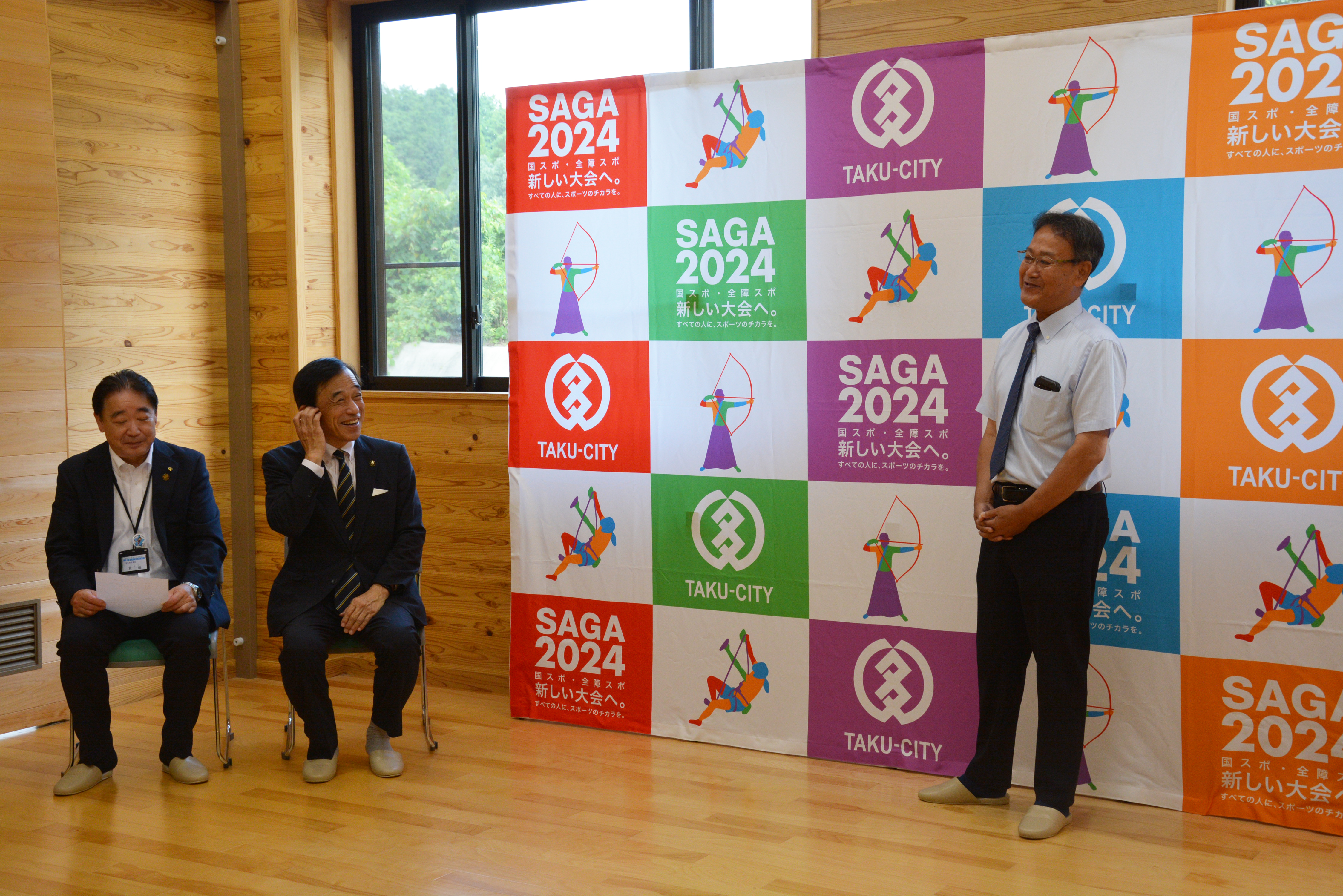 山口産業株式会社の北原裕二所長があいさつしている様子
