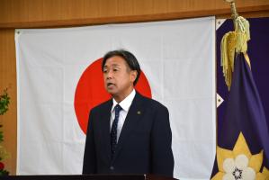 挨拶を述べる香月市長