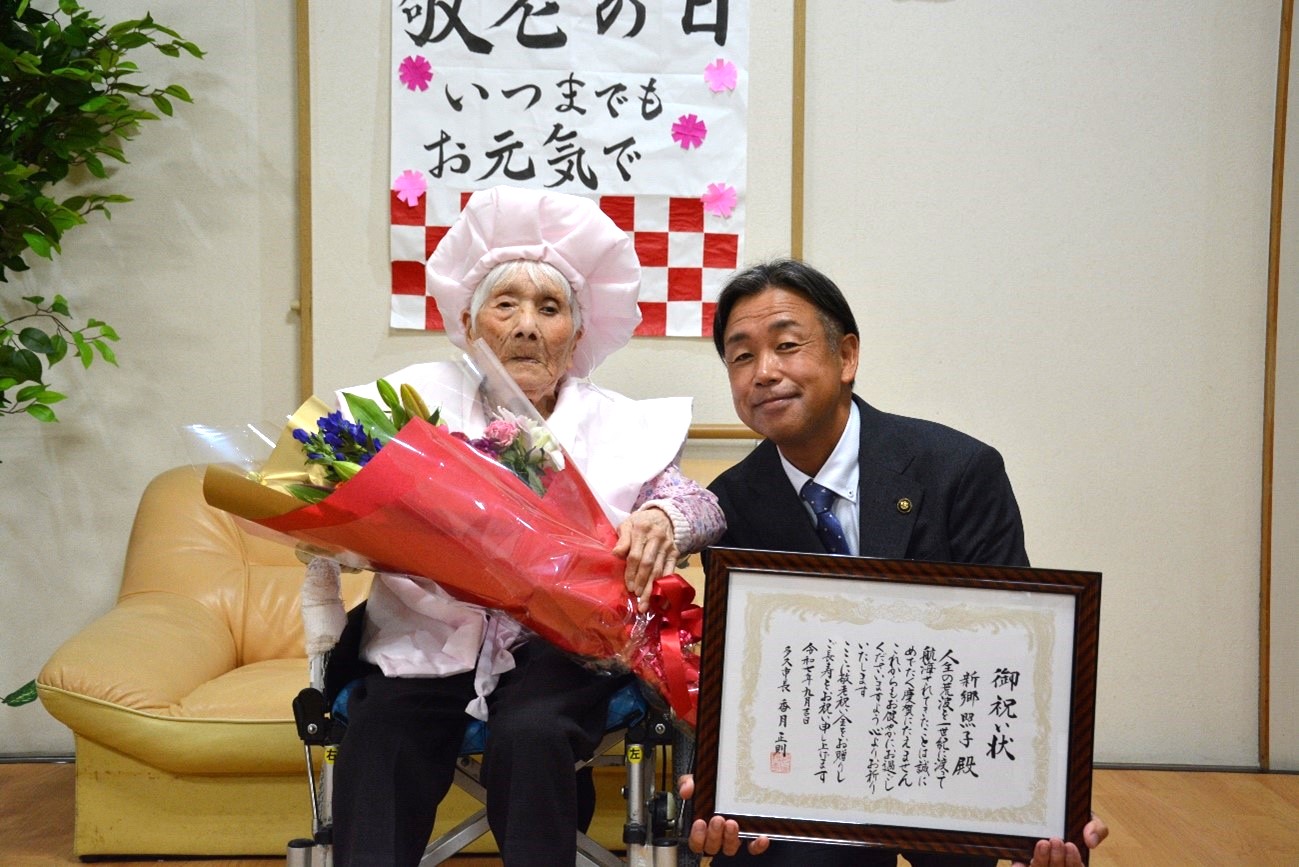 市長・新郷さん写真