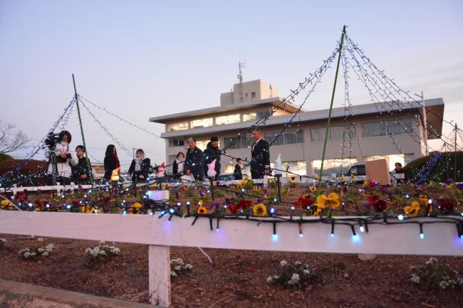 多久市役所　北側花壇のイルミネーション