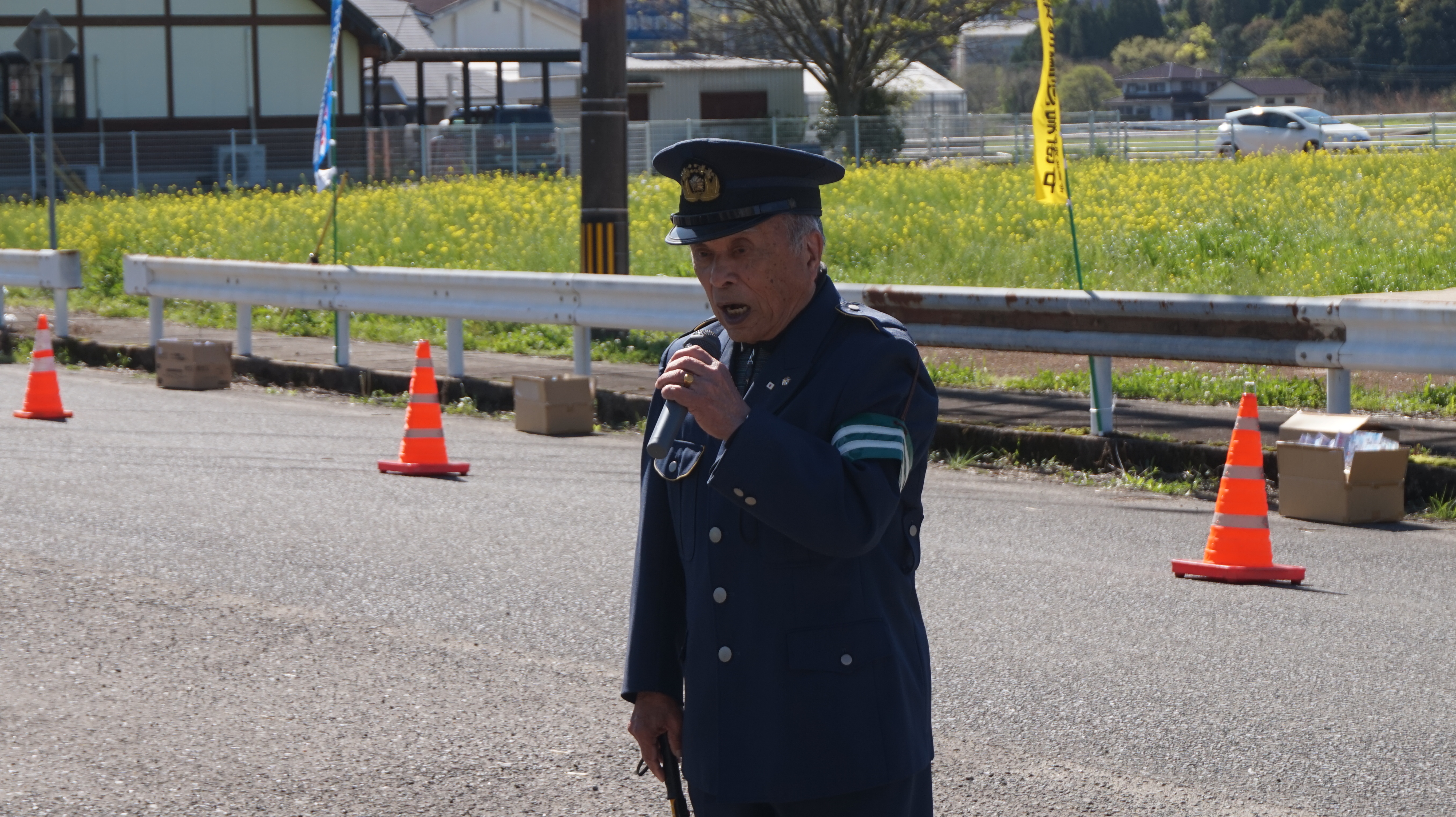みなさんの交通安全を願ってマナーアップキャンペーンを実施（写真④）