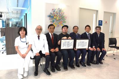贈呈式に出席された病院関係者のみなさん、中野・モロドミ・中島建設共同企業体、横尾市長