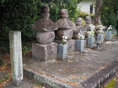 前多久家石造供養塔